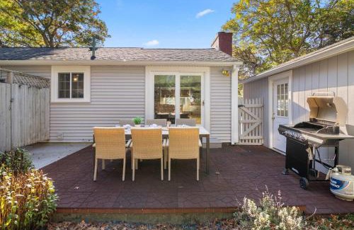 Centerville House | Minutes to Craigville Beach Private Patio and Backyard