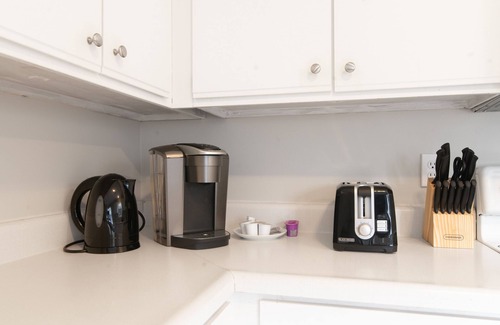 Apex House | Minutes to downtown Apex! Freshly renovated! Sleeps up to 8! Big backyard!