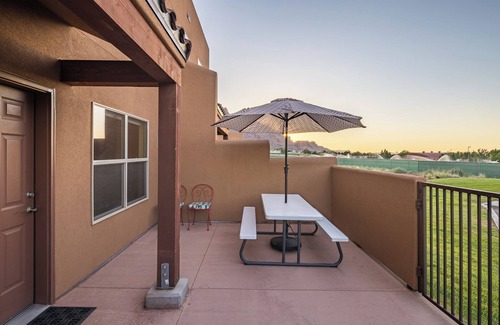 Moab South Valley House | Minutes to Downtown & Ntl Parks | Pool and Hot Tub