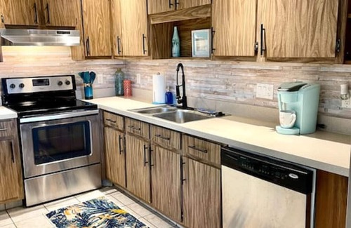 Caloosahatchee House | Minutes to Downtown Cape Coral - Beautiful South Cape Coral