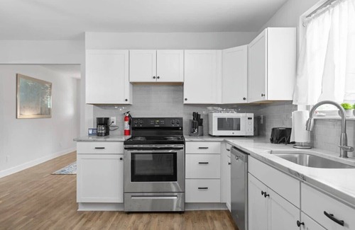 Chattanooga House | Minutes to Downtown, Park & Zoo! Trendy at Hoyt