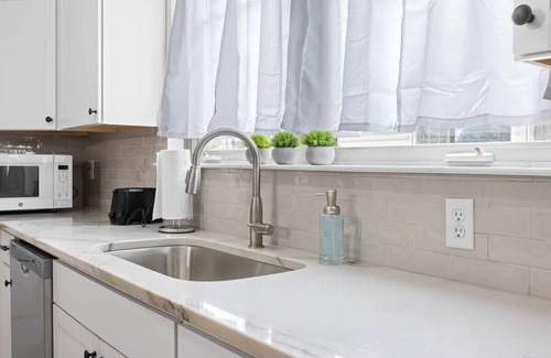 Chattanooga House | Minutes to Downtown, Park & Zoo! Trendy at Hoyt