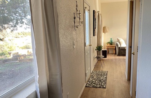 Lewis House | Minutes to lake McPhee casita