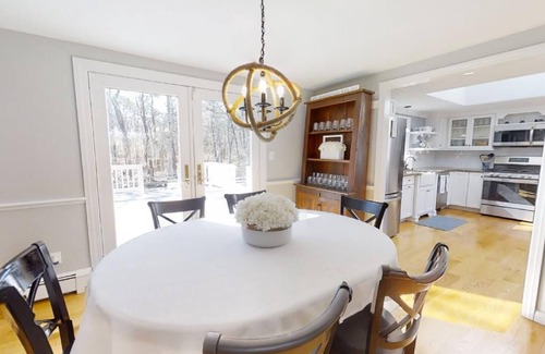Yarmouth Port House | Minutes to Mayflower Beach - 5 Bedroom Sleeps 9