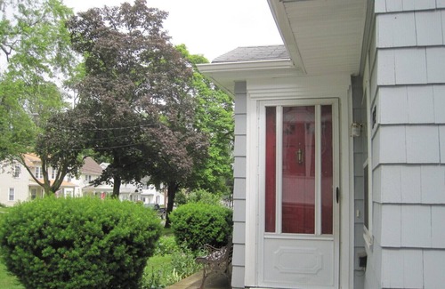 Niagara Falls House | Minutes to Niagara Falls State Park