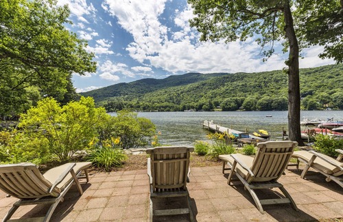 Newbury House | Minutes to skiing at Mt. Sunapee, enjoy mountain views over Lake Sunapee