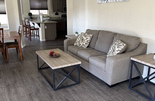 Entrada House | Minutes to spring training, and large comfortable 5 bedroom home.
