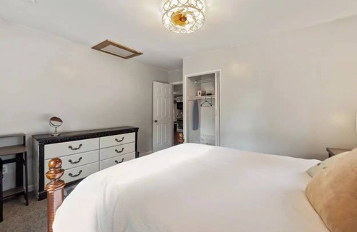Maryland Heights House | Minutes to St. Louis Music Park, Hollywood Amphitheater and Creve Couer Lake