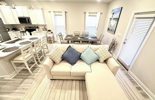 Gulf Breeze House | Minutes to the beaches of Pensacola & Navarre! New townhome is a perfect stay.