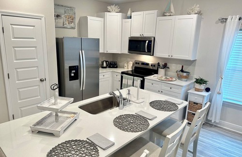 Gulf Breeze House | Minutes to the beaches of Pensacola & Navarre! New townhome is a perfect stay.