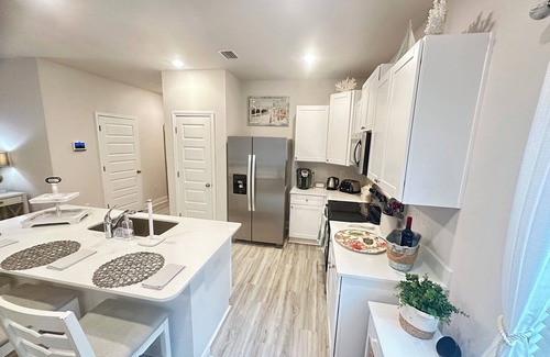 Gulf Breeze House | Minutes to the beaches of Pensacola & Navarre! New townhome is a perfect stay.