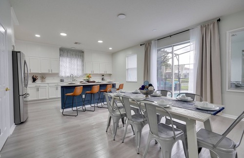 Kissimmee House | Minutes to the theme park! Family-sized with pool
