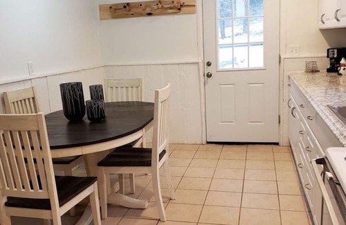 Bellaire Cottage | MINUTES TO TORCH LAKE