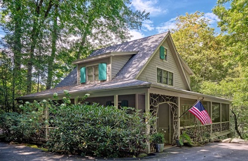 Highlands Cottage | Minutes to town! Mountain chic/waters swim hole firepit. Game room and porches!