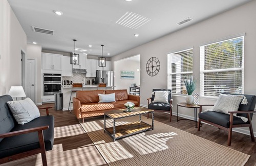 East Raleigh House | Minutes to WakeMed, 4 miles to Downtown Raleigh