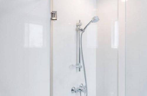 Bangkok Central Business District Villa | MIQ home403/Asok BTS/Resort Pool/9pax/1000MbWifi