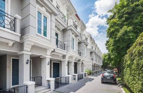 Bangkok Central Business District Villa | MIQ home403/Asok BTS/Resort Pool/9pax/1000MbWifi