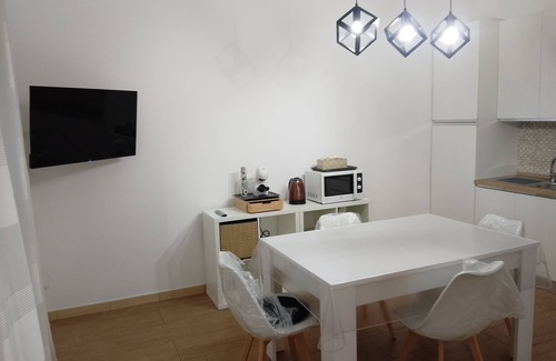 Adelfia House | MiRá abode. Comfortable comfortable and relaxing vacation tourist accommodation.