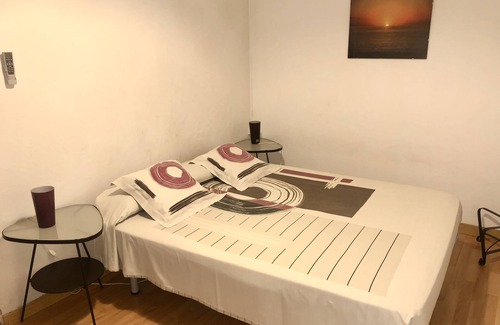 El Clot Apartment | MIRABARNA Patio 2 - near Sagrada Familia - Private / Professional Cleaning /WiFi