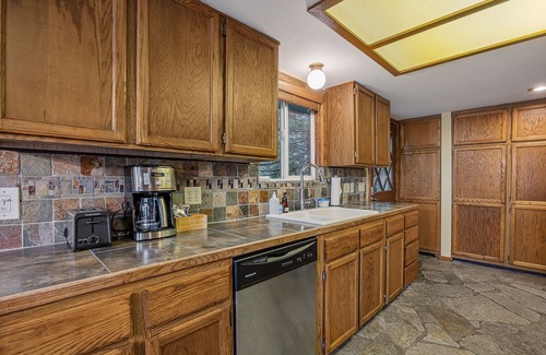 Gold Bar House | Miracle Mountain Lodge: 2 bedroom riverfront w/hot tub, mountain view, WIFI, fireplace