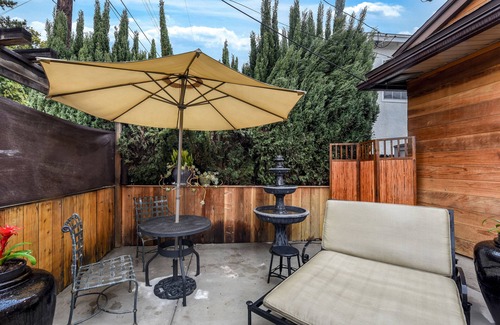 North Park House | Miracle on 34th Street - Luxury Courtyard Studio