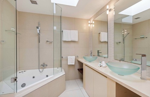 Port Douglas Villa | Mirage Resort Villa 454 with access to Sheraton Facilities