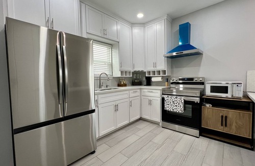 Brownsville Condo | Miramar #1 - Modern & Spacious 3BD/3BA - WiFi