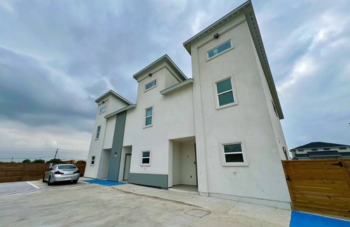 Brownsville Condo | Miramar #1 - Modern & Spacious 3BD/3BA - WiFi