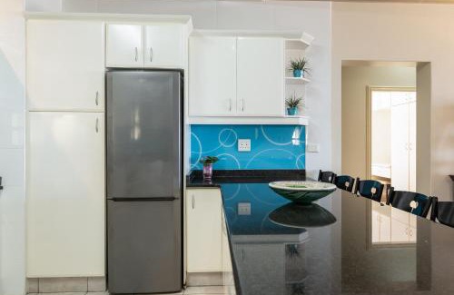 Shaka's Rock House | Miramar 3 - FAMILY ONLY Max 4 adults and 4 children