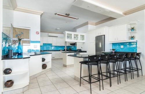 Shaka's Rock House | Miramar 3 - FAMILY ONLY Max 4 adults and 4 children