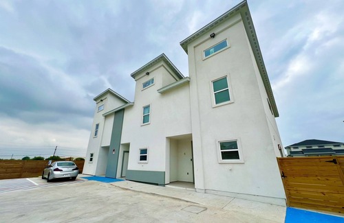 Brownsville Condo | Miramar - #3 - Fresh & Stylish 3BD/3BA - WiFi