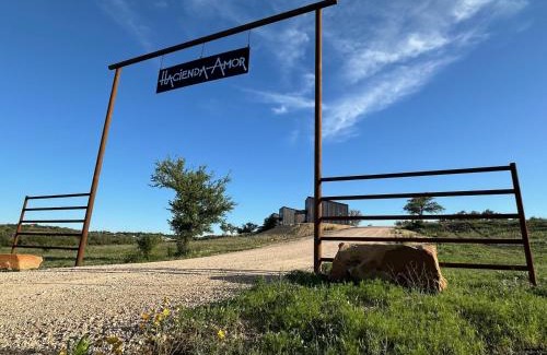 Johnson City House | Miranda In The Hill Country - Hacienda Amor