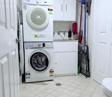 Miranda Apartment | Miranda Retreat Stylish 1-Bedroom Near Cronulla & Sydney Airport