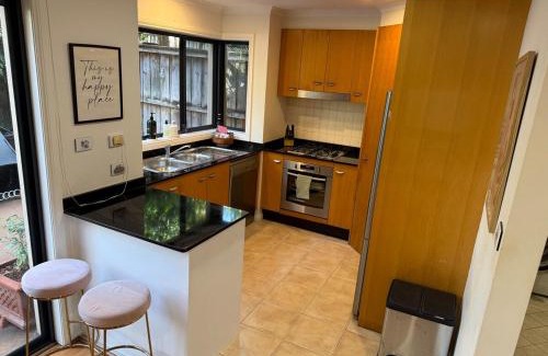 Miranda Apartment | Miranda Retreat Stylish 1-Bedroom Near Cronulla & Sydney Airport