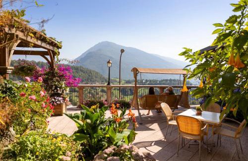 San Lorenzo in Banale Hotel | Miravalle