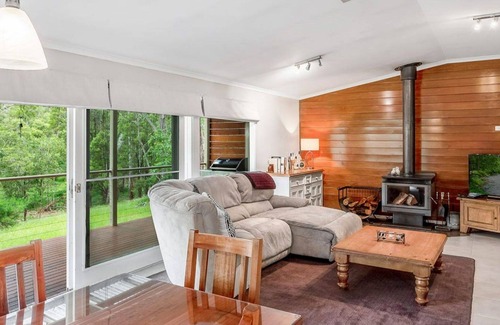 Merrijig House | Mirimvale - Merrijig - Sleeps 14