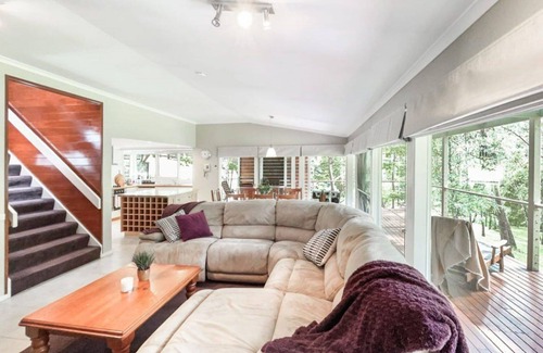 Merrijig House | Mirimvale - Merrijig - Sleeps 14