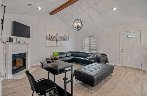 South Baton Rouge House | MIRKWOOD- Level Up Your Stay 3/2 House with Arcade in the heart of Baton Rouge