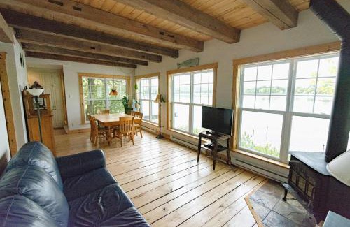 Dudswell Ski Chalet | Mirror Lakefront and SPA - A Fleur D'eau