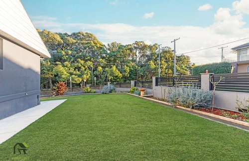 North Ryde House | Miss. Orange's Base in Ryde