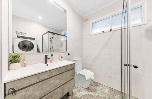 North Ryde House | Miss. Orange's Base in Ryde