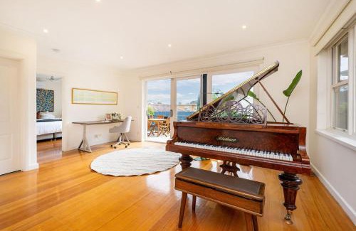 Brighton East House | Miss Peregrine in Brighton East