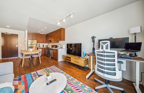 Inner Mission Apartment | Mission 1 BR w/Office by Anyplace - 11454