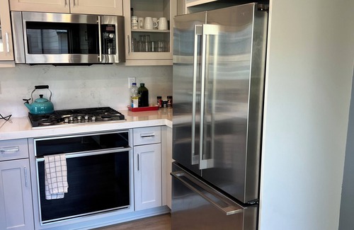 Central Mission Beach Condo | Mission Beach 3-bedroom Ocean and Mission Bay views condo in San Diego with AC