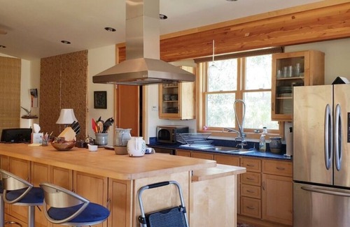 Livingston Cabin | Mission Meadows · Private Mountain Retreat, Wildlife, Serenity