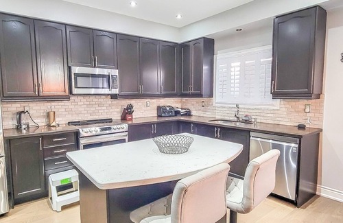 Churchill Meadows House | Mississauga Home Away from Home - 20 Mins from Airport