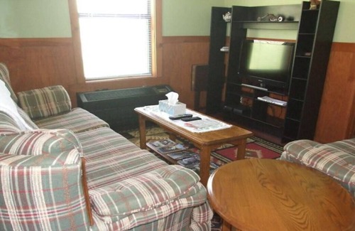 Bryson City Cottage | Missy’s Hideout! Bryson City,GSMRR,Casino, Hiking, whitewater rafting,Fishing!