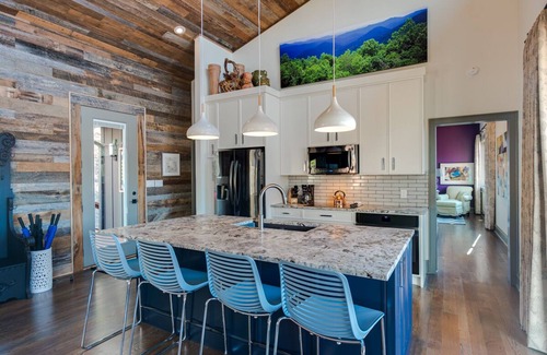 Lansing House | Misty Glen. Modern Mnt Retreats. The Sugar Maple