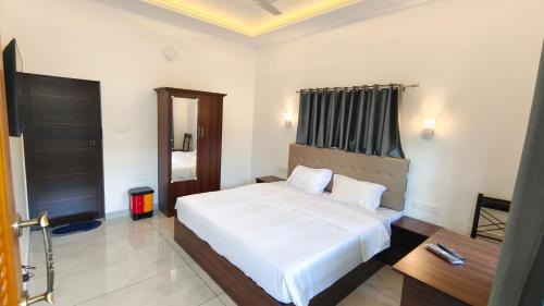 Thekkady House | Misty Morning