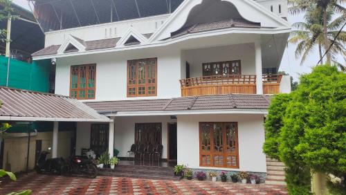 Thekkady House | Misty Morning